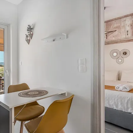 Mella Roa - Amber Apartment