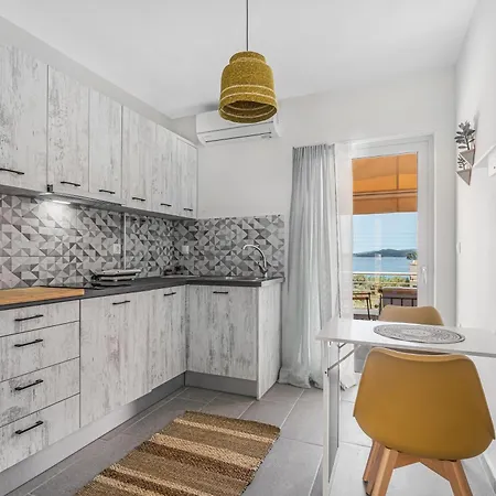 Mella Roa - Amber * Nydri (Lefkada)